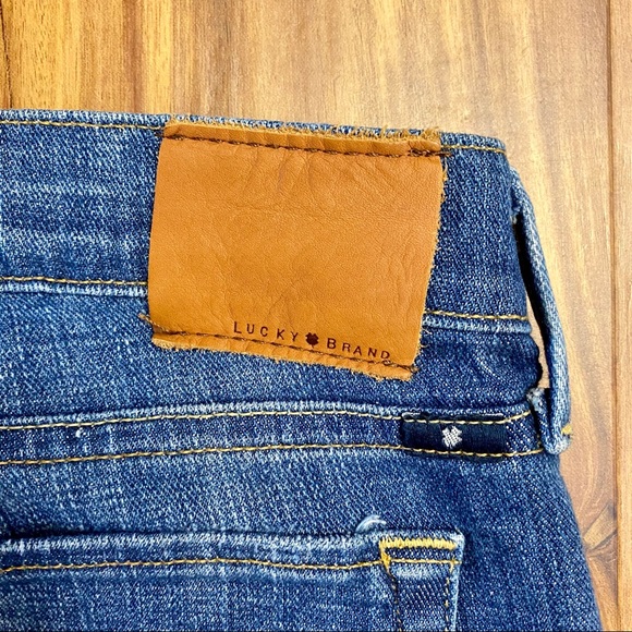 LUCKY BRAND SWEET STRAIGHT MID-RISE Size 10 - Picture 13 of 16